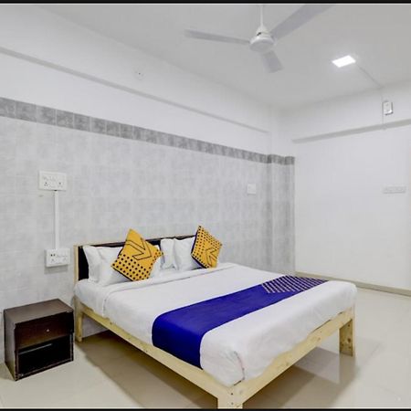 Hotel Nexus Surat Ngoại thất bức ảnh