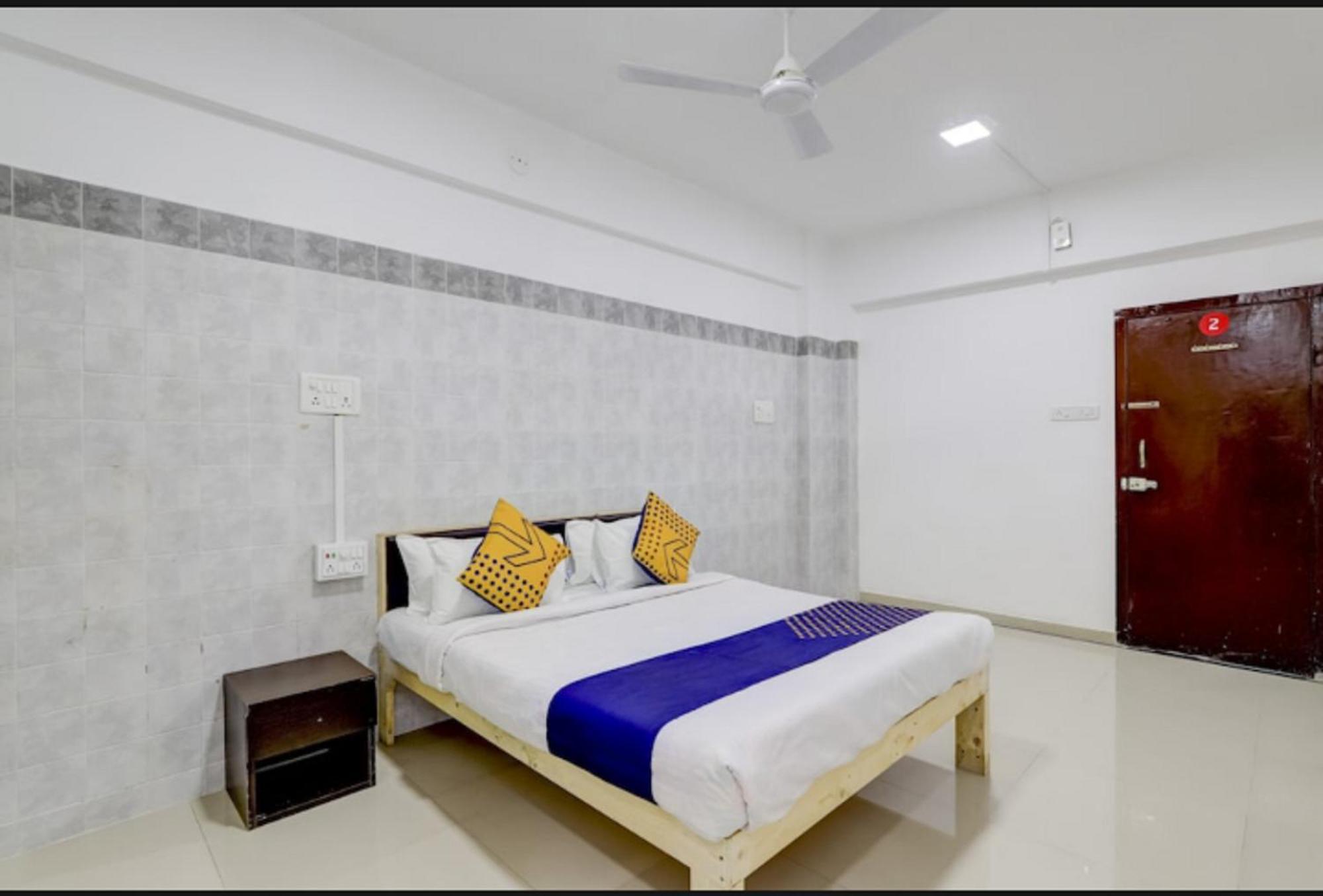 Hotel Nexus Surat Ngoại thất bức ảnh