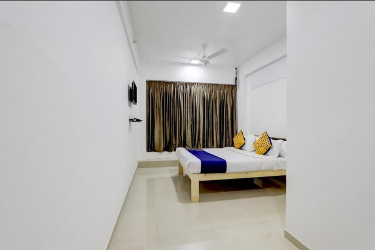 Hotel Nexus Surat Ngoại thất bức ảnh