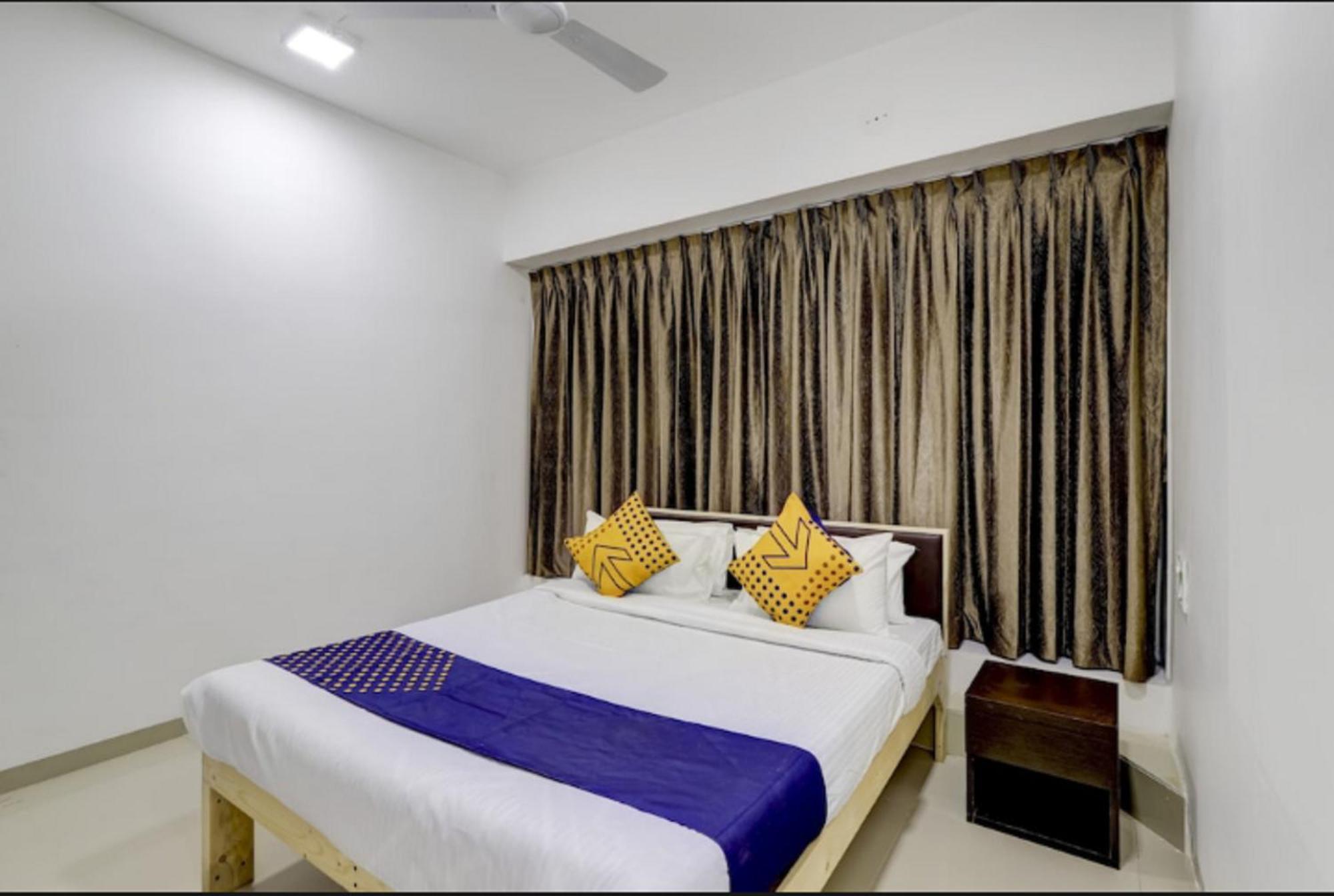 Hotel Nexus Surat Ngoại thất bức ảnh